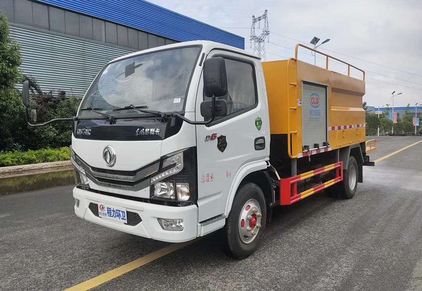 東風小多利卡路面養護車